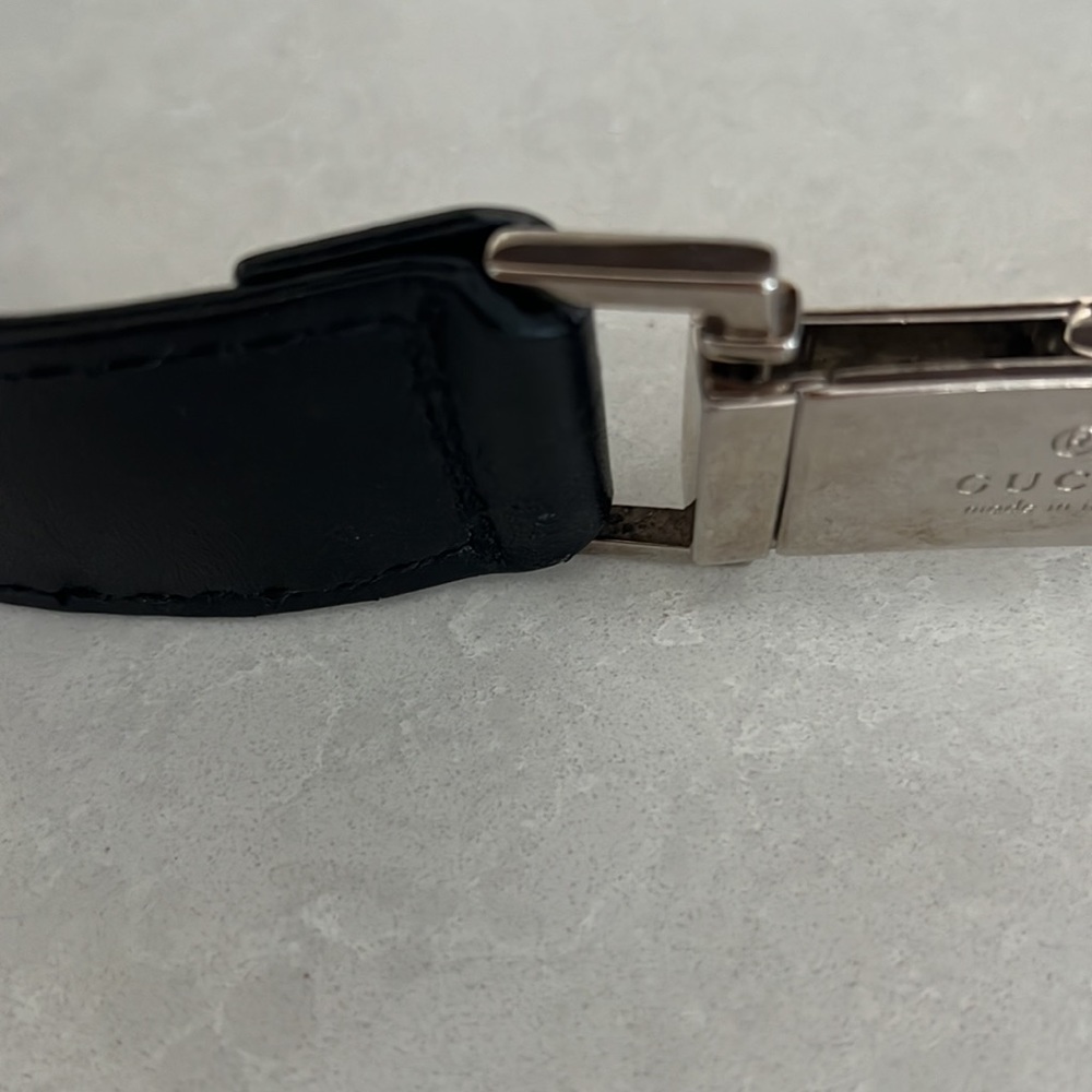 Gucci black leather belt 33 inches long silver buckle with insignia - Picture 5 of 6